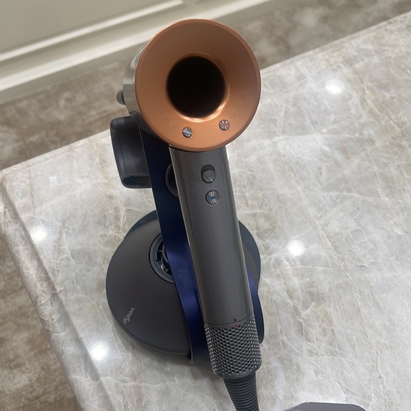 Dyson Hairdryer with stand - Picture 2 of 5